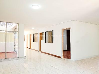 Casa de 4 alcobas en arriendo en America Niza, Medellín, 210 m² · foto 3 de 20