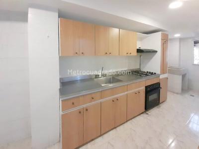 Apartamento de 2 alcobas en arriendo en Conquistadores, Medellín, 90 m² · foto 4 de 16