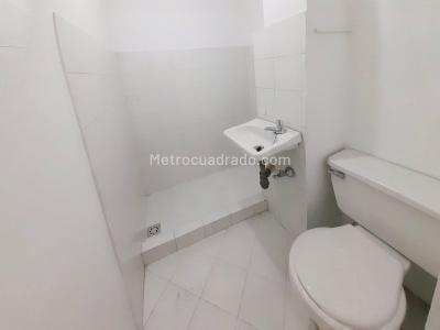 Apartamento de 2 alcobas en arriendo en Conquistadores, Medellín, 90 m² · foto 13 de 16
