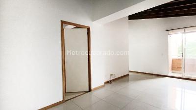 Apartamento de 3 alcobas en arriendo en La América, Medellín, 86 m² · foto 2 de 15