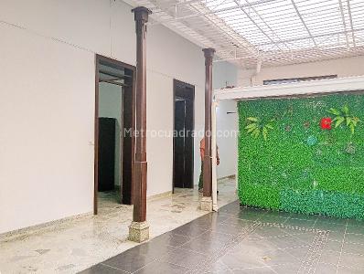 Casa de 5 alcobas en arriendo en Boston, Medellín, 280 m² · foto 8 de 20