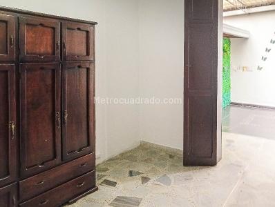Casa de 5 alcobas en arriendo en Boston, Medellín, 280 m² · foto 10 de 20