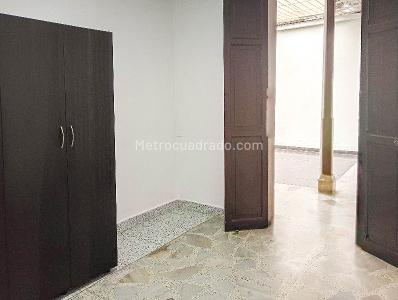 Casa de 5 alcobas en arriendo en Boston, Medellín, 280 m² · foto 12 de 20