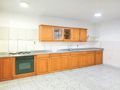 Casa de 5 alcobas en arriendo en Boston, Medellín, 280 m² · foto 17 de 20
