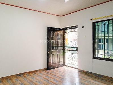 Casa de 5 alcobas en arriendo en Boston, Medellín, 280 m² · foto 2 de 20
