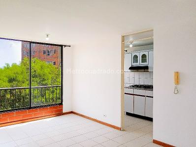 Apartamento de 3 alcobas en arriendo en La Pradera, Medellín, 77 m² · foto 2 de 16