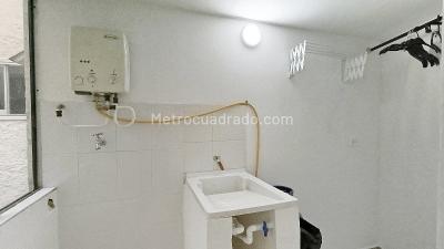 Apartamento de 3 alcobas en arriendo en Laureles, Medellín, 78 m² · foto 14 de 16
