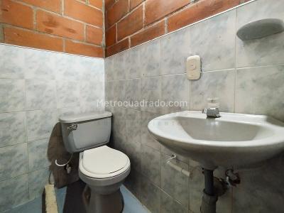 Apartamento de 2 alcobas en arriendo en La Floresta, Medellín, 45 m² · foto 14 de 18