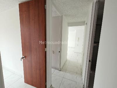 Apartamento de 3 alcobas en venta en San Antonio Norte, Bogotá, 67 m² · foto 3 de 14