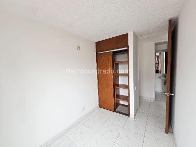 Apartamento de 3 alcobas en venta en San Antonio Norte, Bogotá, 67 m² · foto 2 de 14