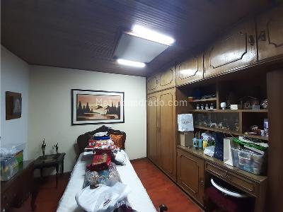 Casa de 5 alcobas en venta en Los Agustinos, Manizales, 315 m² · foto 3 de 16