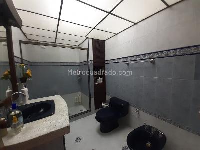 Casa de 5 alcobas en venta en Los Agustinos, Manizales, 315 m² · foto 13 de 16