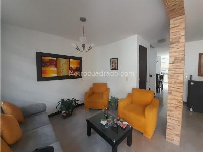 Casa de 4 alcobas en venta en Altos De Granada, Manizales, 216 m² · foto 2 de 20