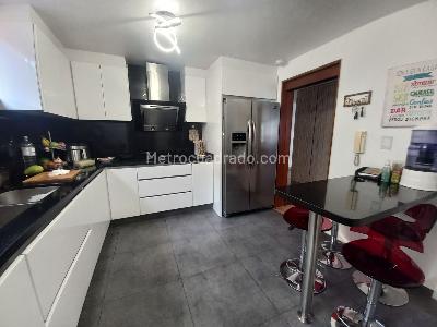 Apartamento de 3 alcobas en venta en Chico Norte Iii, Bogotá, 230 m² · foto 9 de 18