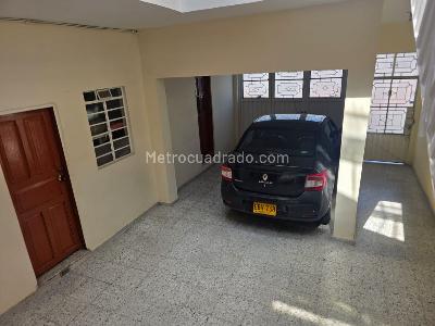 Casa de 5 alcobas en venta en Suramerica, Bogotá, 369 m² · foto 2 de 18