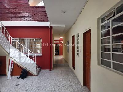 Casa de 5 alcobas en venta en Suramerica, Bogotá, 369 m² · foto 3 de 18