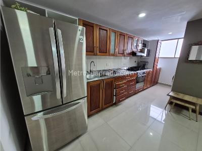 Apartamento de 3 alcobas en venta en Poblado Loma De San Julian, Medellín, 88 m² · foto 10 de 14