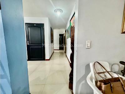 Apartamento de 3 alcobas en venta en Laureles, Medellín, 161 m² · foto 15 de 20