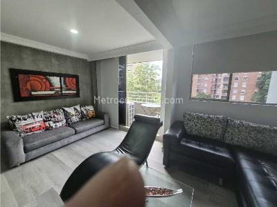 Apartamento de 3 alcobas en venta en El Poblado El Tesoro, Medellín, 75 m² · foto 12 de 13