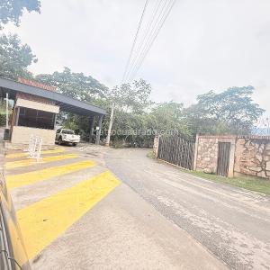 Casa de 3 alcobas en venta en Sin Definir, Floridablanca, 720 m² · foto 2 de 19