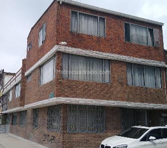 Casa de 5 alcobas en venta en Kennedy Techo, Bogotá, 157 m² · foto 2 de 20