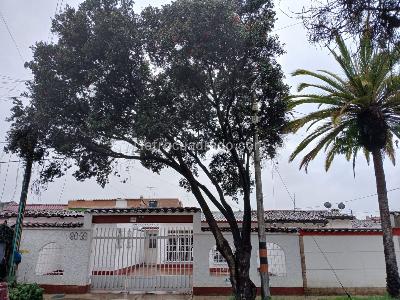 Casa de 4 alcobas en venta en Modelia, Bogotá, 200 m² · foto 2 de 17