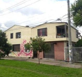 Casa de 5 alcobas en venta en San Marcos Villa Luz, Bogotá, 156 m² · foto 2 de 11