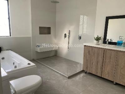 Casa de 5 alcobas en venta en Vereda Fonqueta, Chía, 427 m² · foto 17 de 20