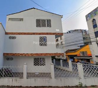 Casa de 4 alcobas en venta en Sotomayor, Bucaramanga, 432 m² · foto 2 de 3