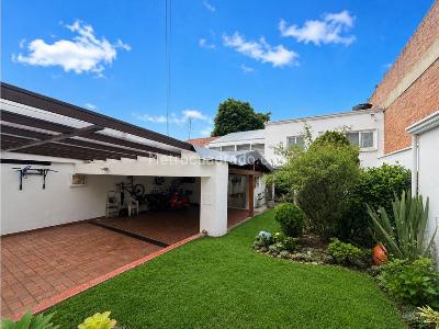 Casa de 3 alcobas en venta en Santa Barbara, Bogotá, 381 m² · foto 3 de 20