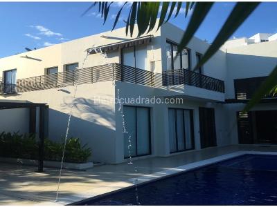 Casa de 4 alcobas en venta en Lagos Del Peñon, Girardot, 200 m² · foto 2 de 10