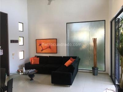 Casa de 4 alcobas en venta en Lagos Del Peñon, Girardot, 200 m² · foto 4 de 10