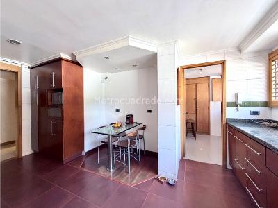Apartamento de 3 alcobas en venta en San Patricio, Bogotá, 210 m² · foto 8 de 20