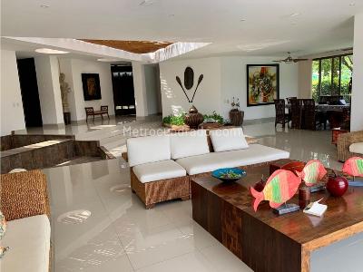 Casa de 4 alcobas en venta en Lagos Del Peñon, Girardot, 363 m² · foto 4 de 20