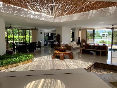 Casa de 4 alcobas en venta en Lagos Del Peñon, Girardot, 363 m² · foto 14 de 20