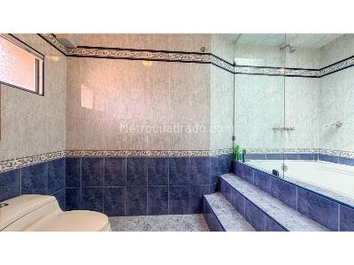 Apartamento de 4 alcobas en venta en Santa Barbara, Bogotá, 315 m² · foto 18 de 19
