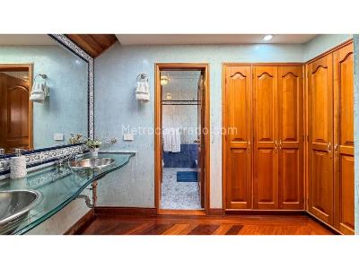 Apartamento de 4 alcobas en venta en Santa Barbara, Bogotá, 315 m² · foto 19 de 19