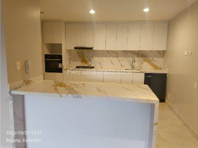 Apartamento de 3 alcobas en arriendo en Santa Barbara, Bogotá, 141 m² · foto 4 de 20