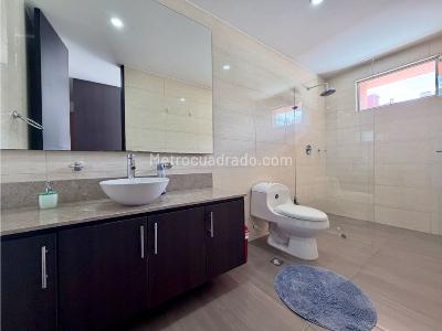 Apartamento de 3 alcobas en venta en Santa Barbara Cental, Bogotá, 125 m² · foto 12 de 15