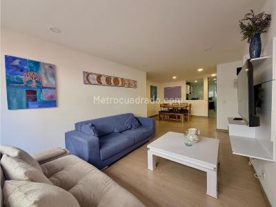 Apartamento de 3 alcobas en venta en Santa Barbara Cental, Bogotá, 125 m² · foto 2 de 15