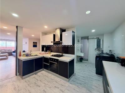 Apartamento de 3 alcobas en venta en Santa Barbara Cental, Bogotá, 125 m² · foto 5 de 15