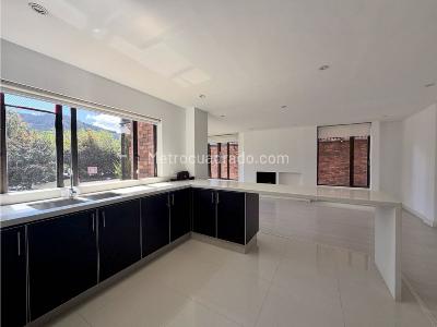 Apartamento de 2 alcobas en arriendo en La Carolina, Bogotá, 100 m² · foto 3 de 11
