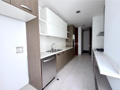 Apartamento de 3 alcobas en arriendo en Chico, Bogotá, 160 m² · foto 3 de 14