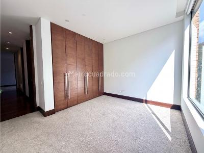 Apartamento de 3 alcobas en arriendo en Chico, Bogotá, 160 m² · foto 5 de 14