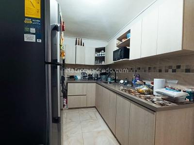 Apartamento de 3 alcobas en venta en Belen Altavista Parte Baja, Medellín, 88 m² · foto 12 de 13