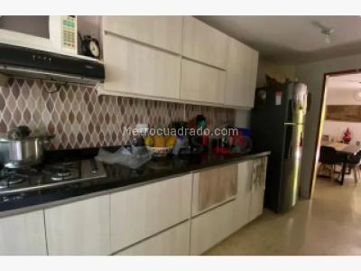 Apartamento de 3 alcobas en venta en El Diamante No. 2, Medellín, 127 m² · foto 3 de 10
