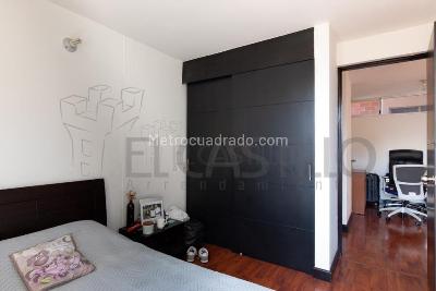 Apartamento en venta en Loma De Los Bernal, Medellín · foto 10 de 18