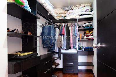 Apartamento en venta en Loma De Los Bernal, Medellín · foto 14 de 18