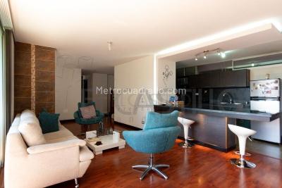 Apartamento en venta en Loma De Los Bernal, Medellín · foto 2 de 18