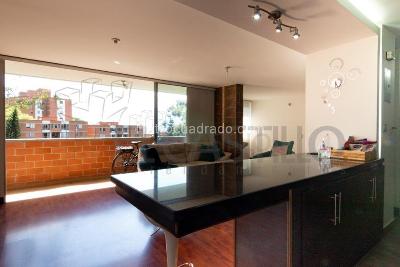 Apartamento en venta en Loma De Los Bernal, Medellín · foto 3 de 18